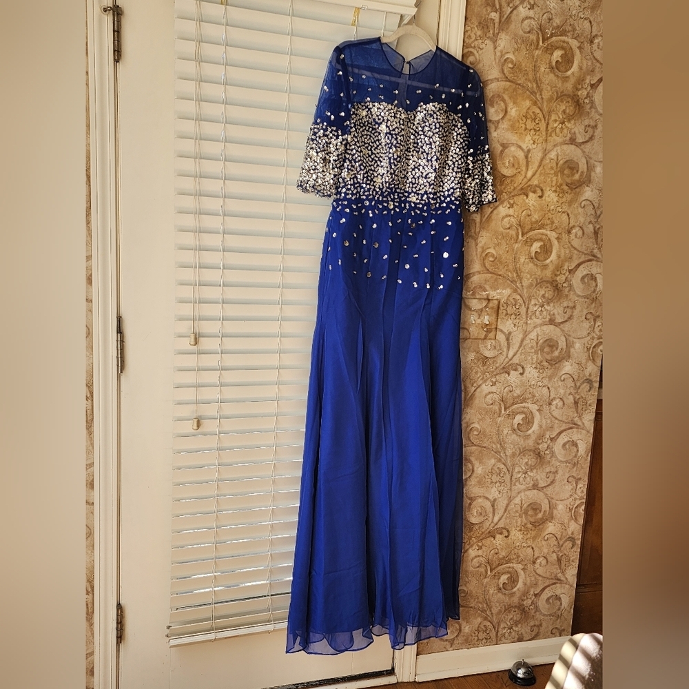 BR- Elegant Blue Evening Gown